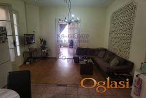 Trosoban stan u centru Novog Sada.